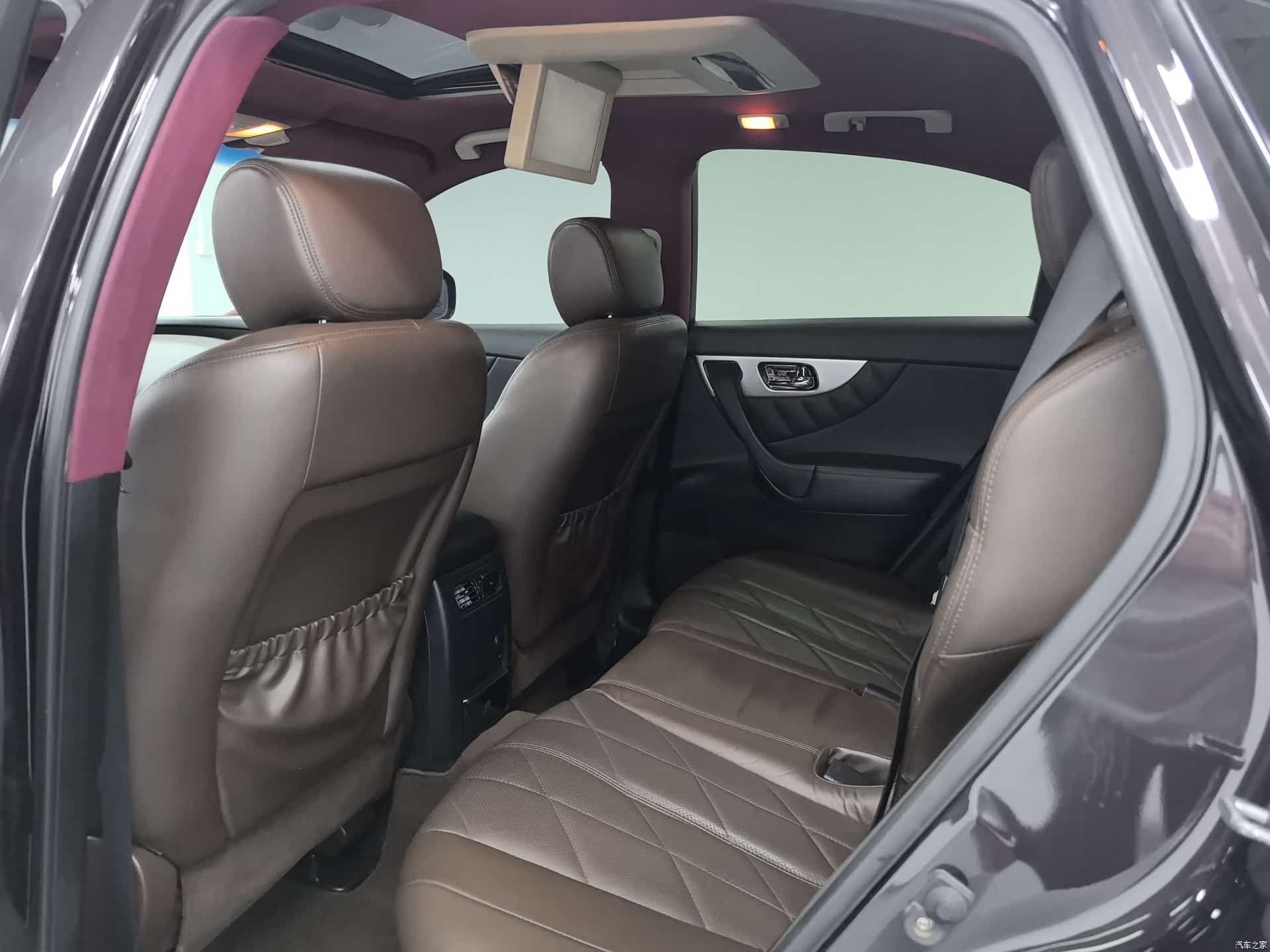Infiniti FX35, 2012 6