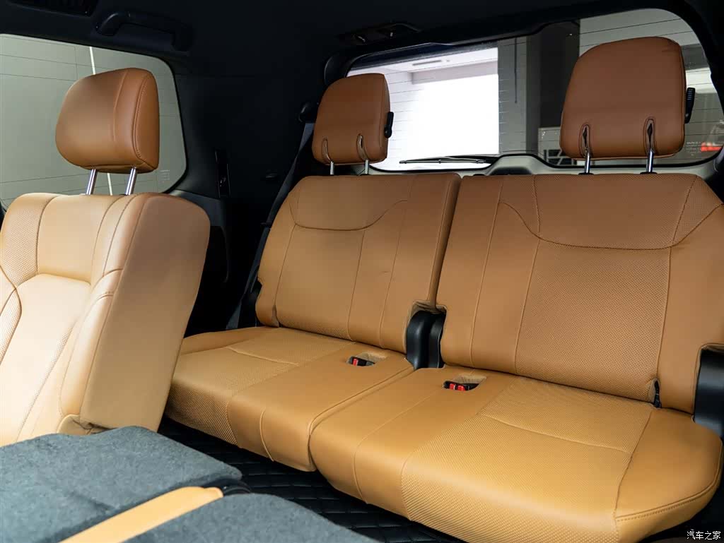 Lexus LX, 2022 14