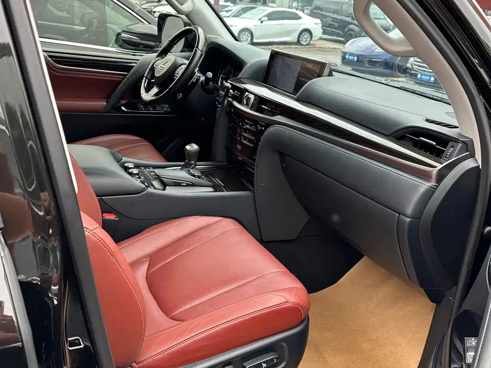 Lexus LX