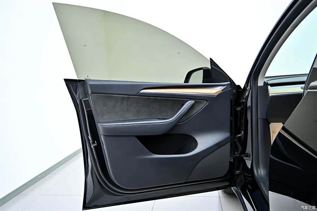 Tesla Model Y, 2023 20
