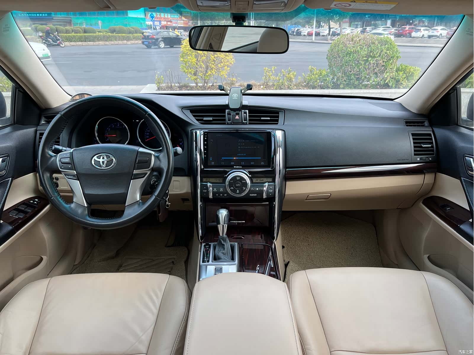 Toyota 2.5V, 2011 10