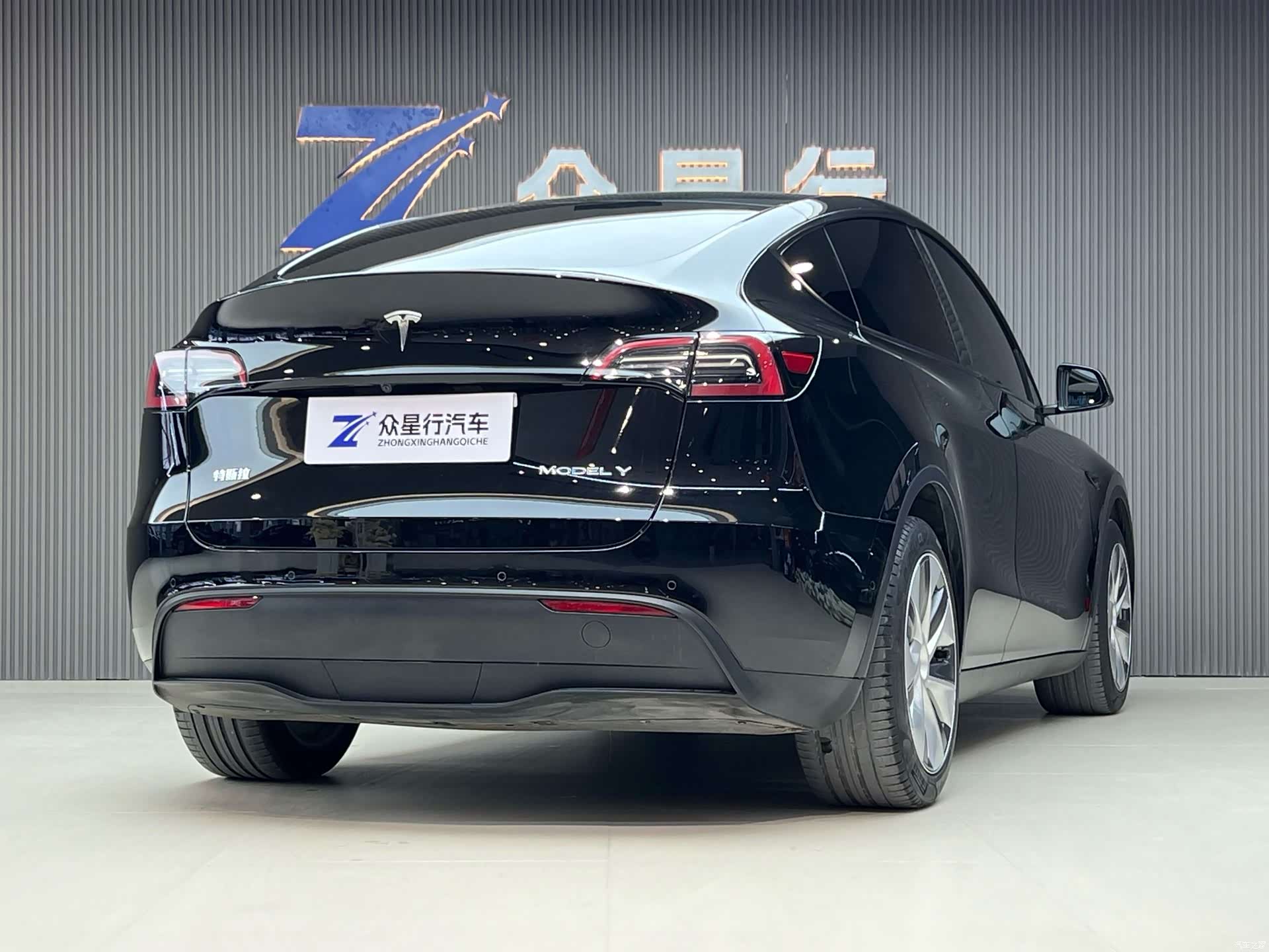 Tesla Model Y, 2022 4