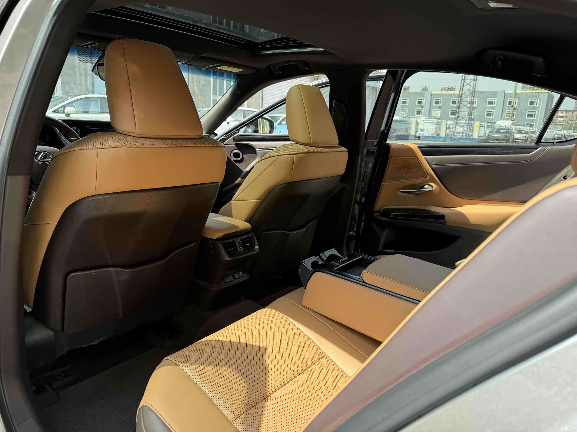 Lexus ES, 2019 16