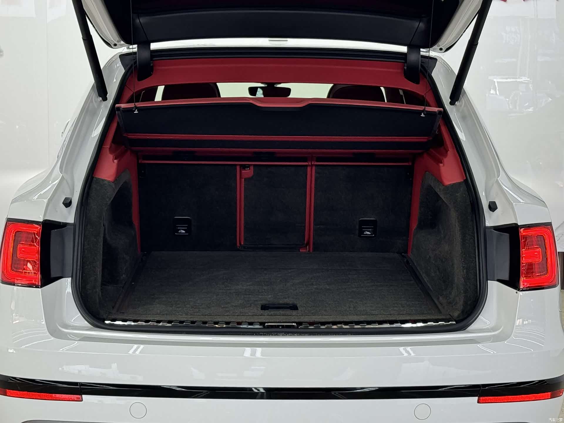 Bentley Bentayga, 2019 19
