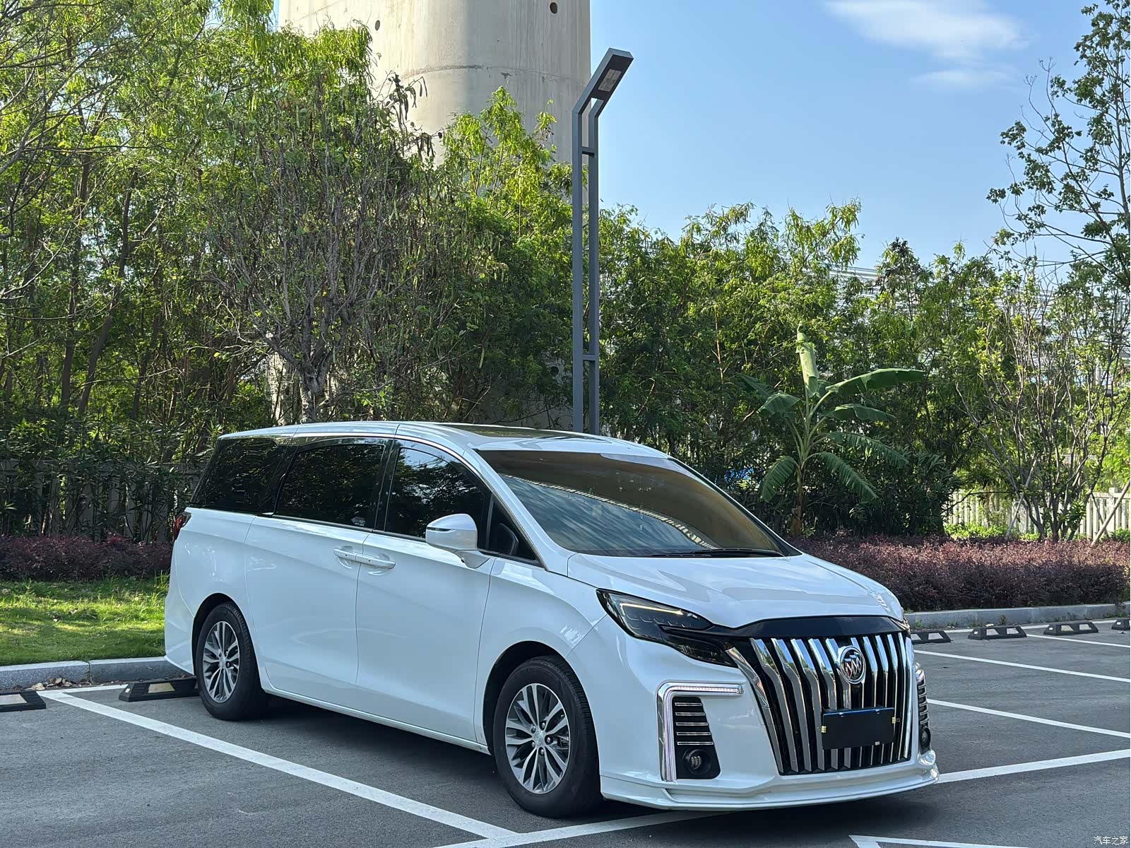 Buick GL8, 2022 3
