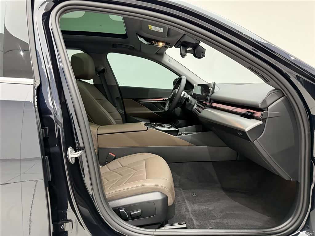 BMW 5 Series, 2025 19