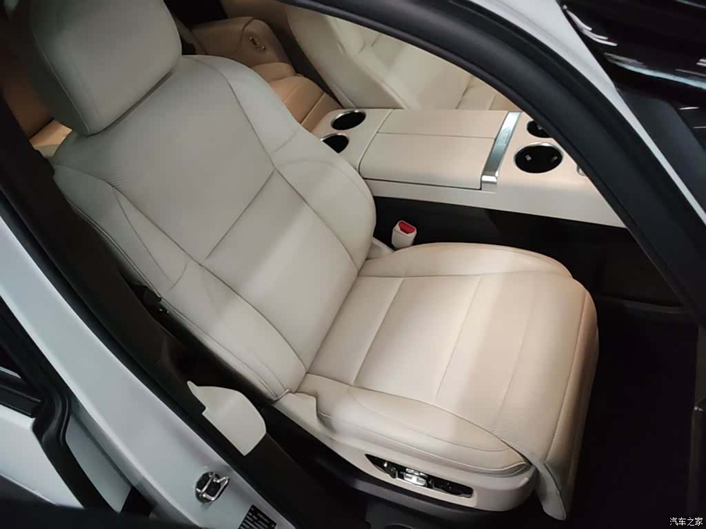 Li Auto MEGA, 2024 20
