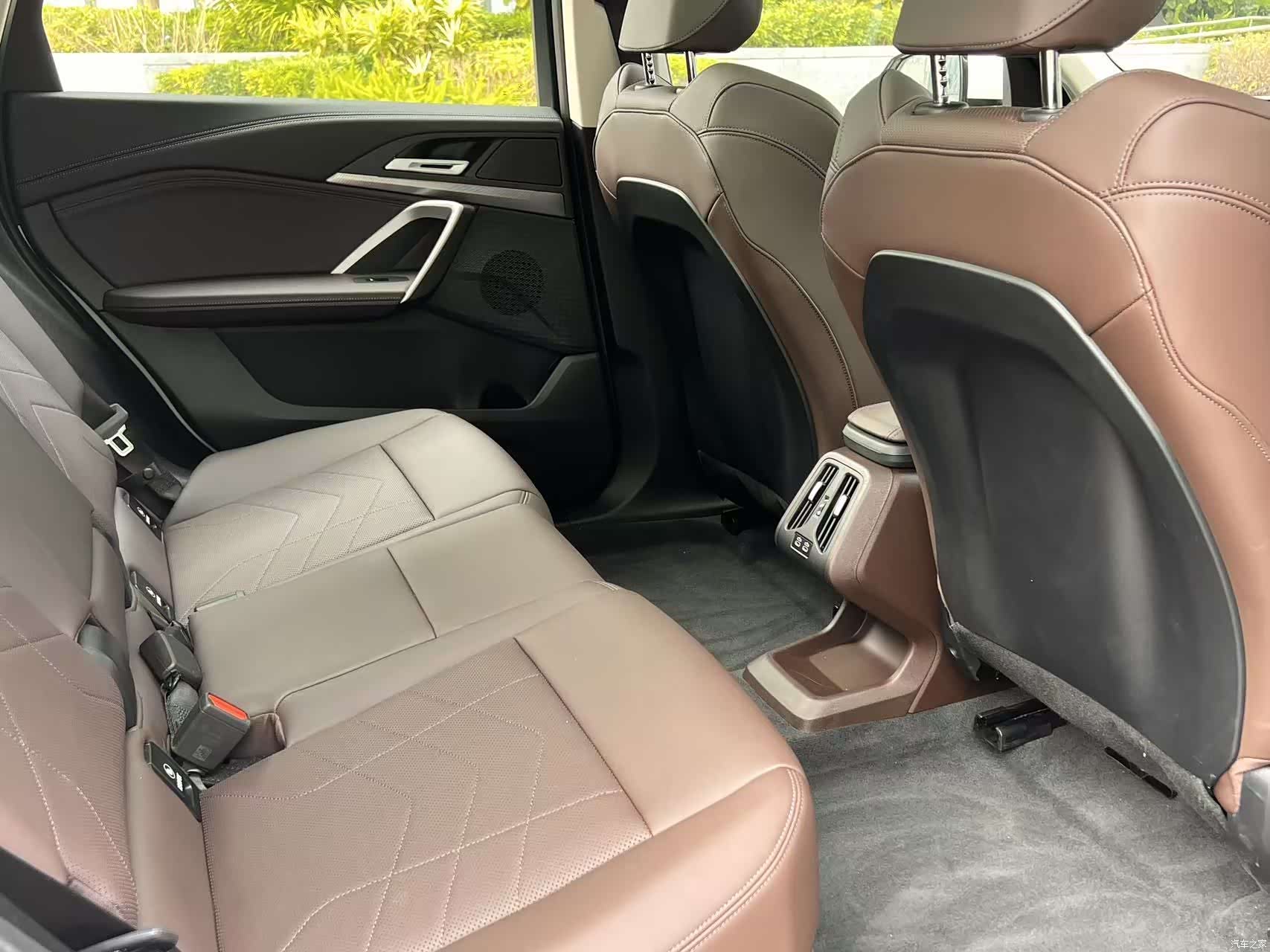 BMW iX1, 2025 15