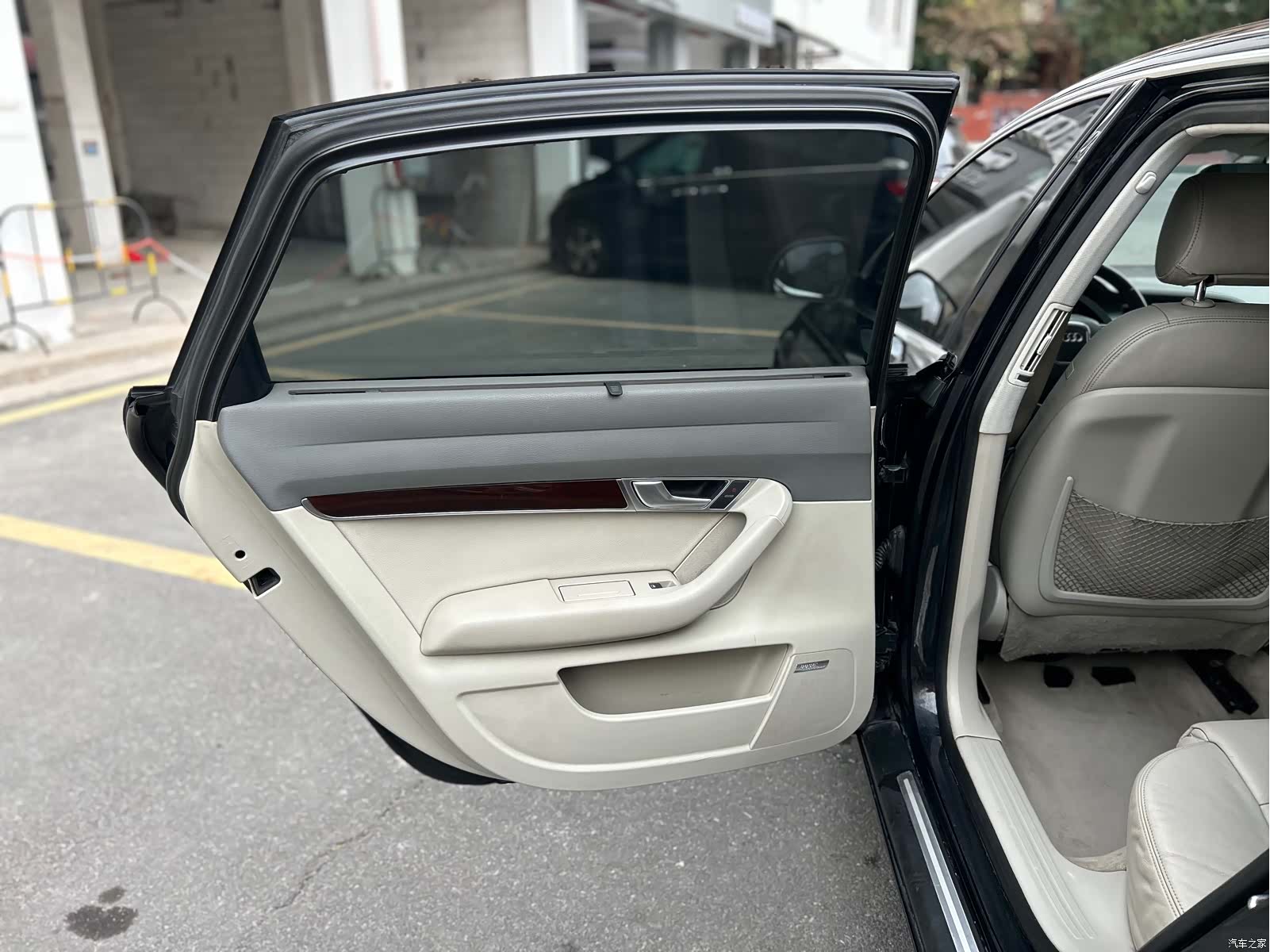 Audi A6L, 2010 13