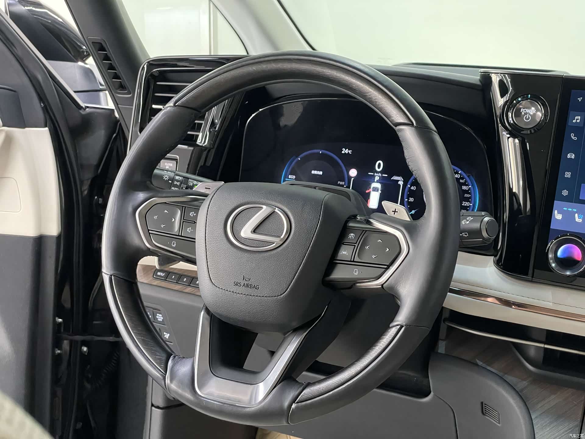 Lexus LM, 2024 7