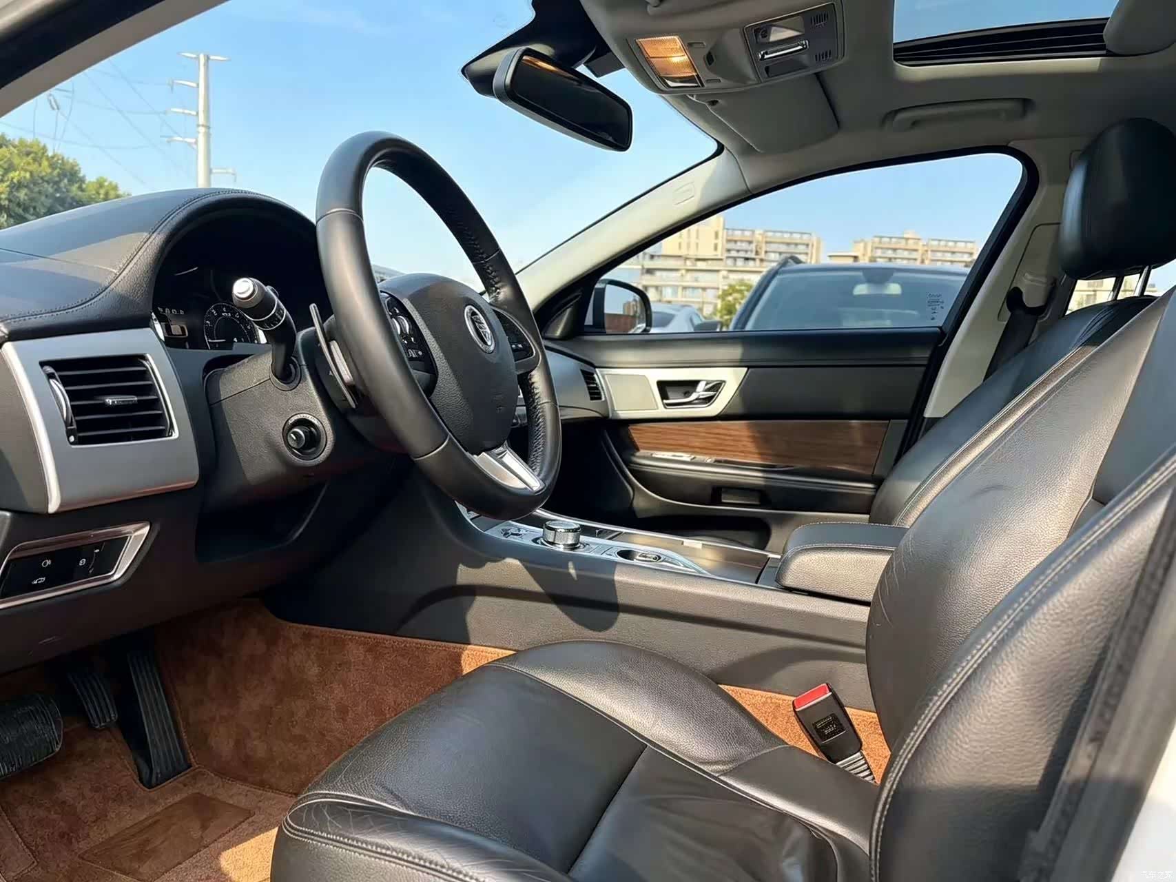 Jaguar XF, 2015 9