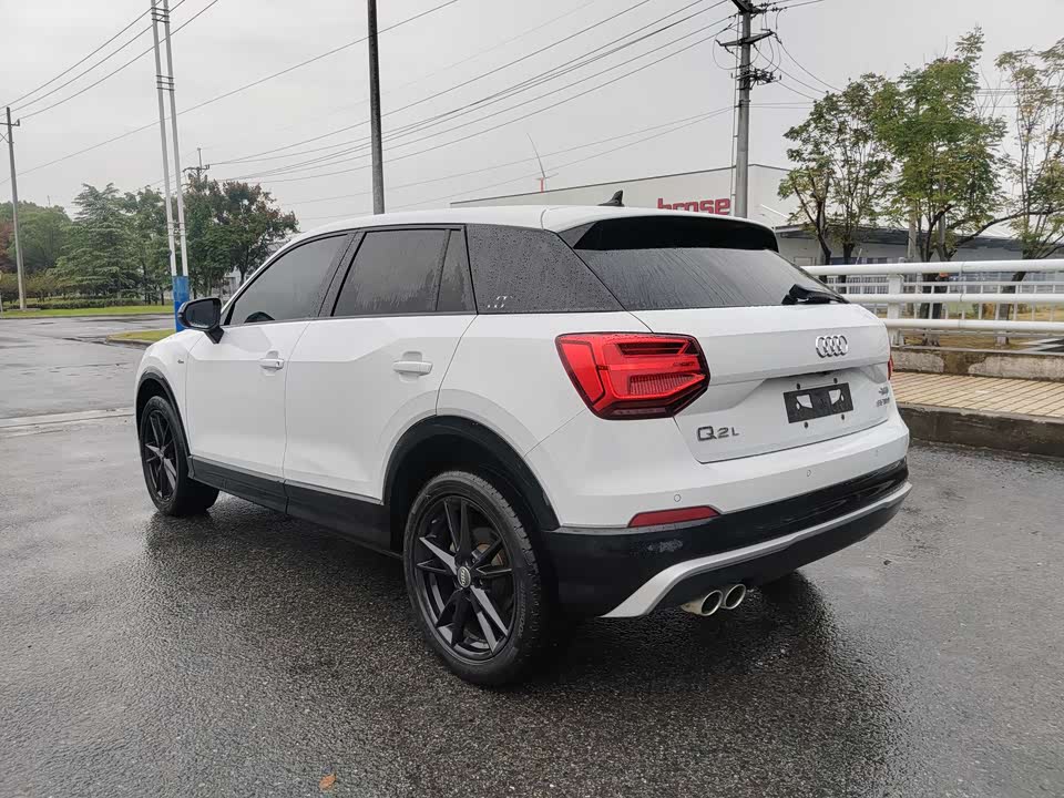 Audi Q2L