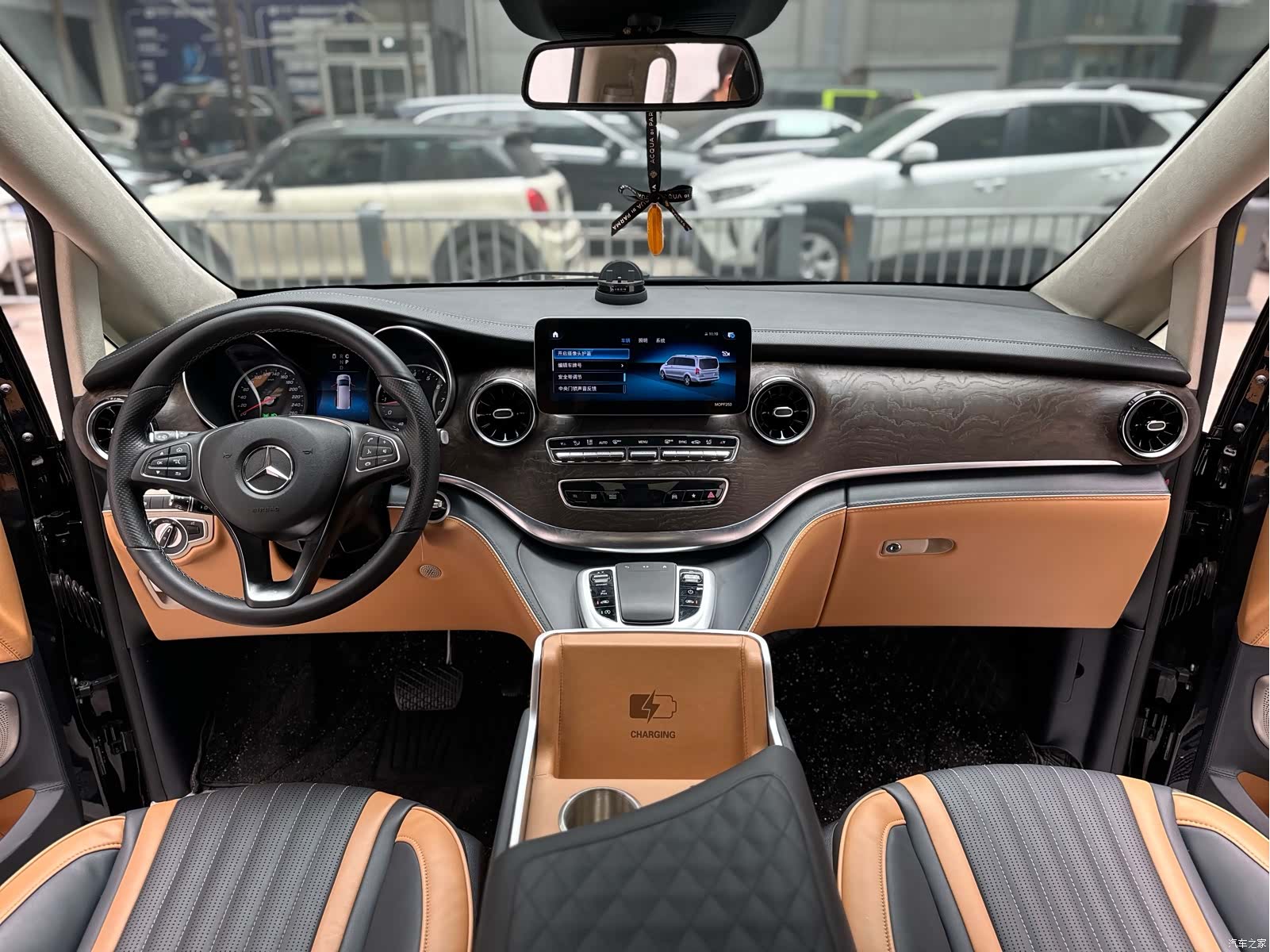 Mercedes-Benz V-Class, 2023 10