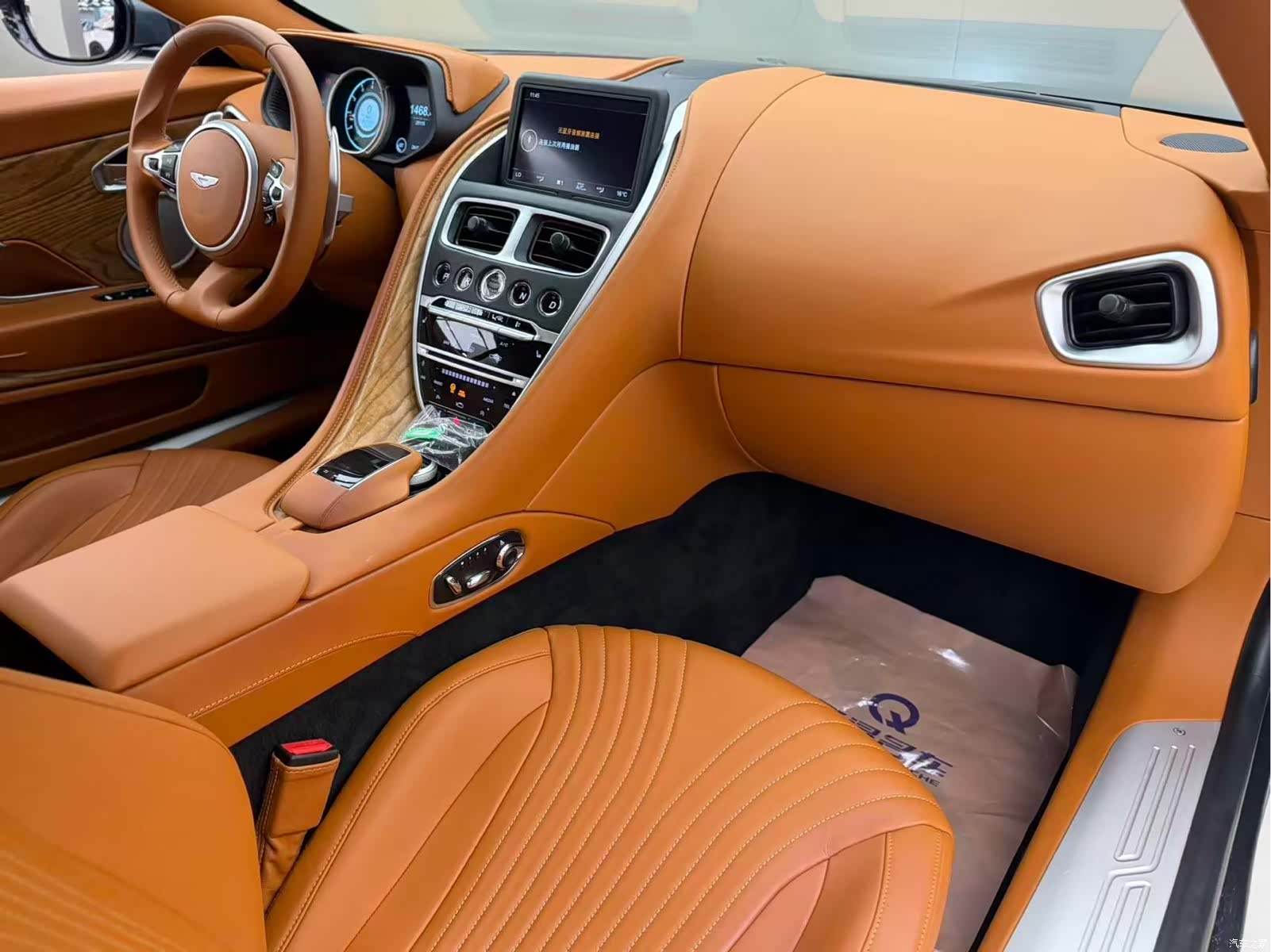 Aston Martin DB11, 2018 10