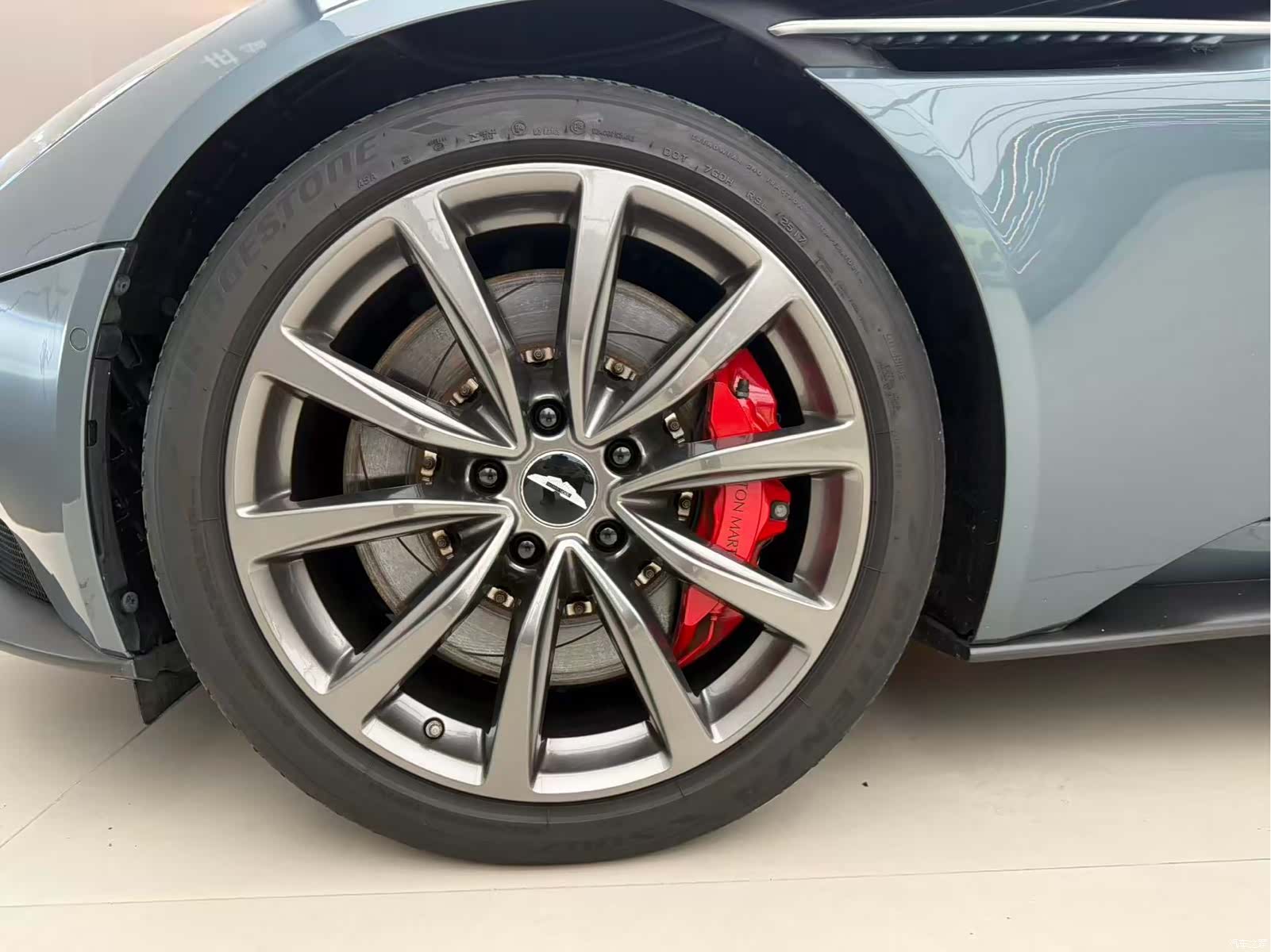 Aston Martin DB11, 2018 13