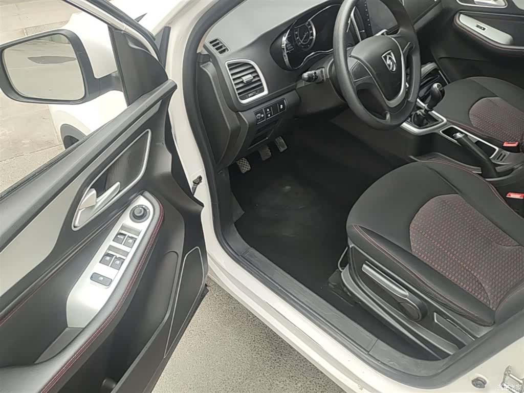 Wuling 560, 2017 12