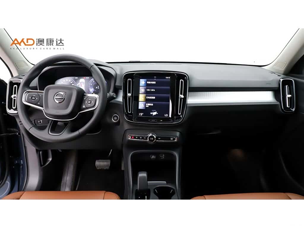 Volvo XC40, 2022 все фото