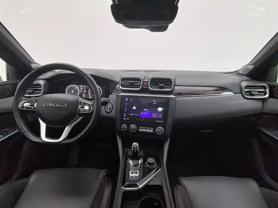 Lynk & Co 03