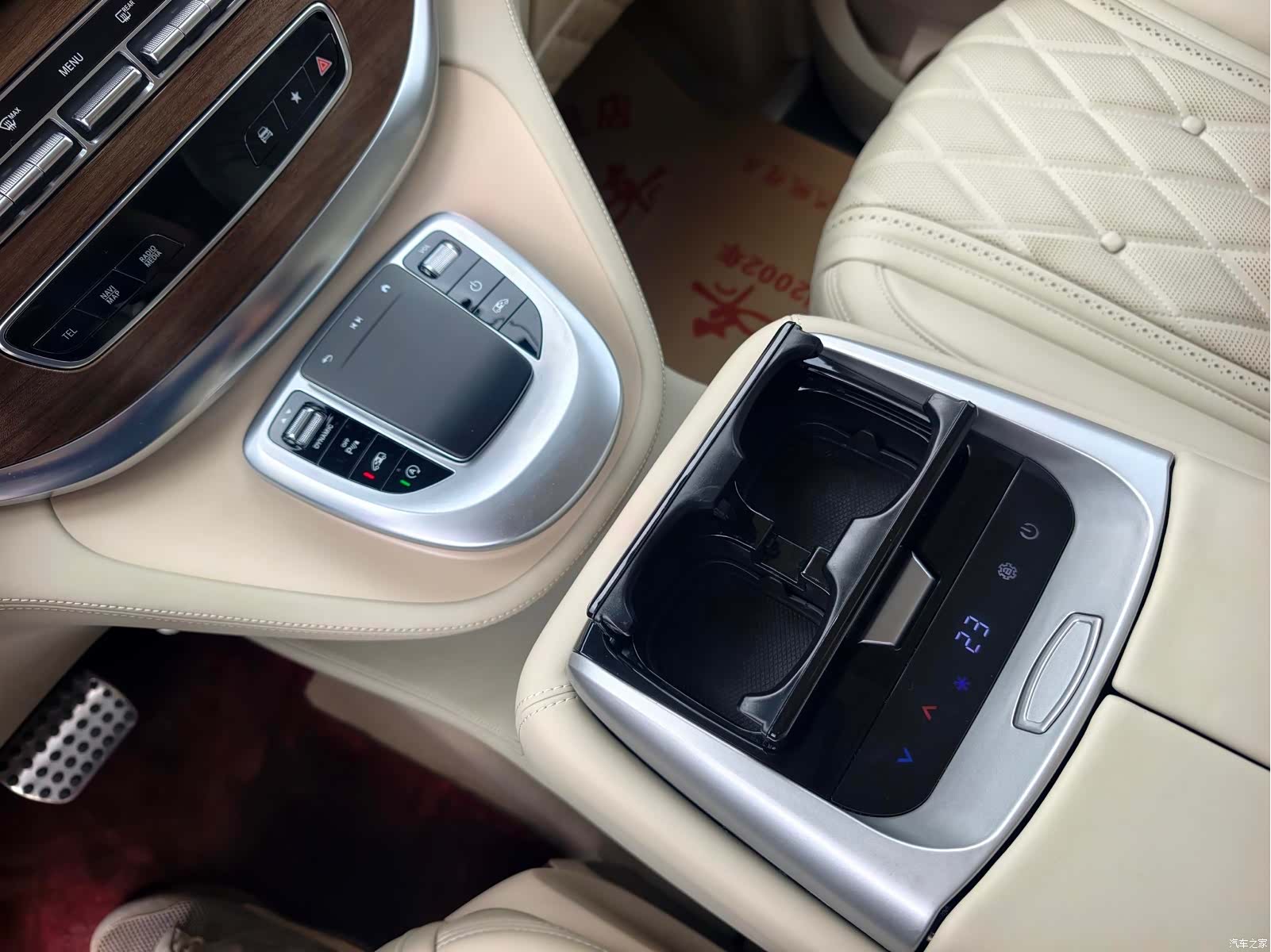 Mercedes-Benz V-Class, 2022 13