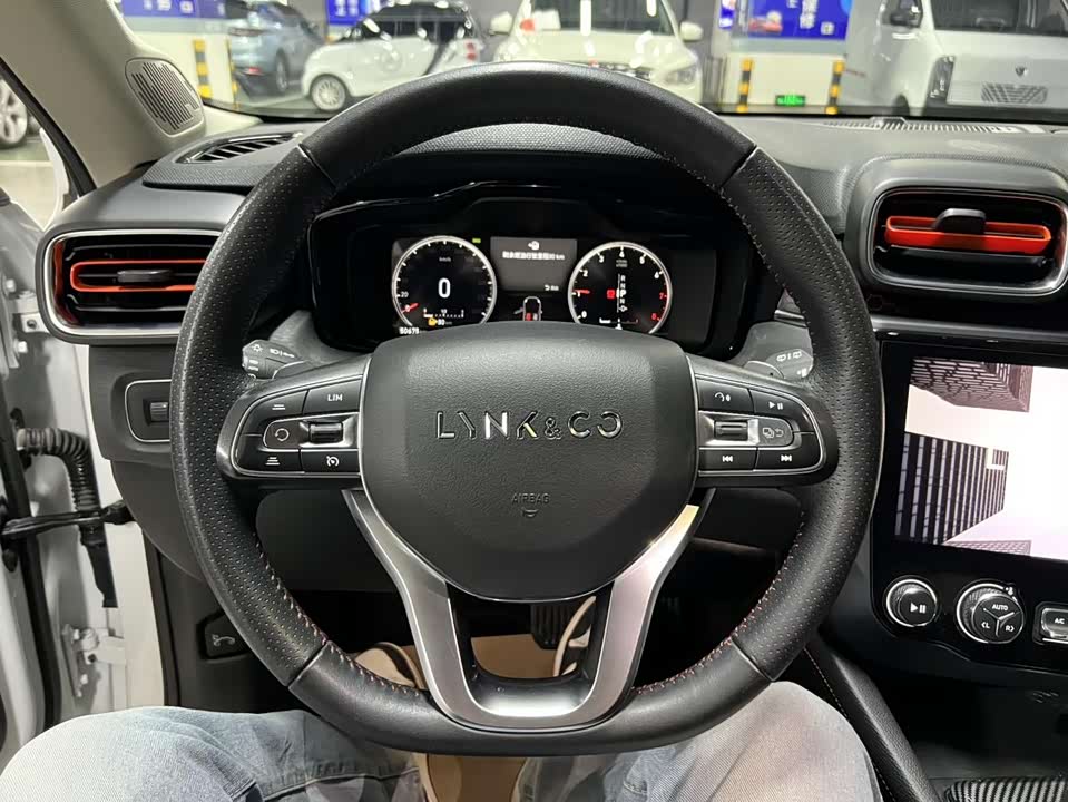 Lynk & Co 02