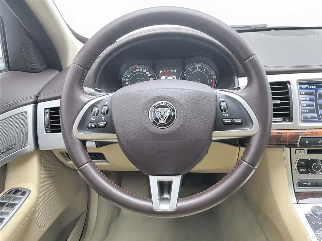 Jaguar XF, 2014 11