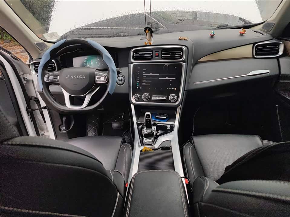 Lynk & Co 01