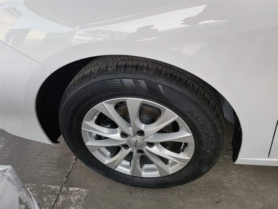 Roewe i5