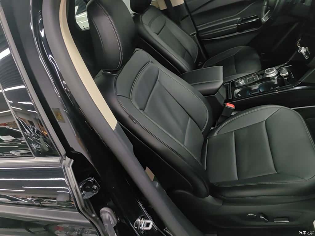 Ford Explorer, 2021 25