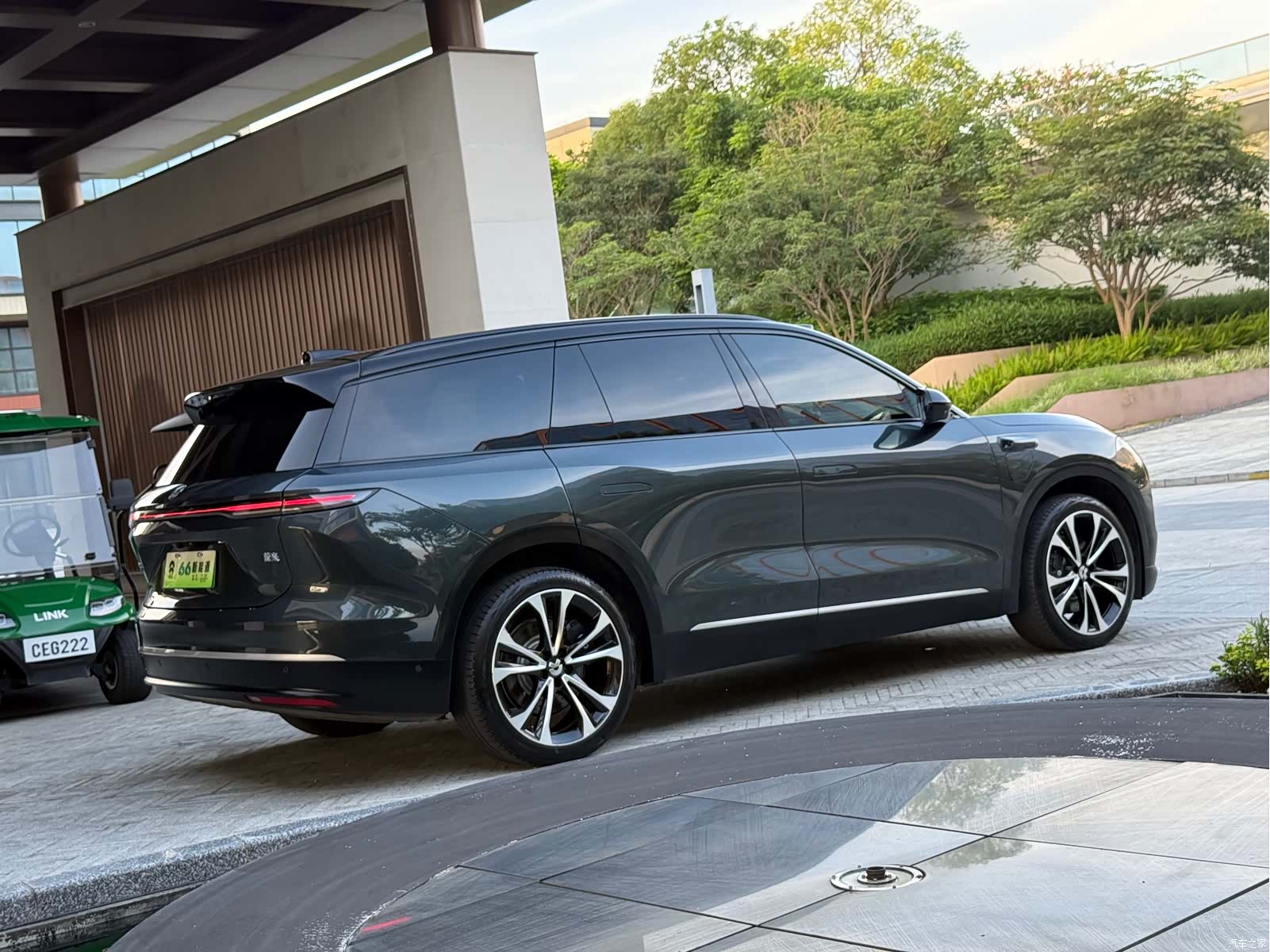 NIO ES8, 2025 4