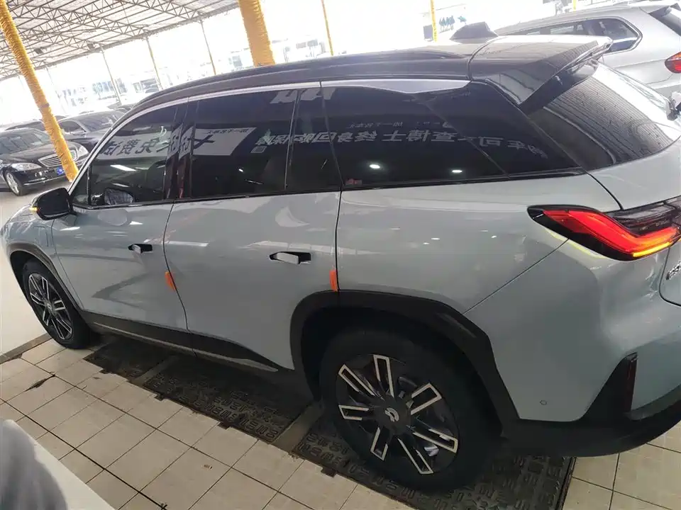 NIO ES6