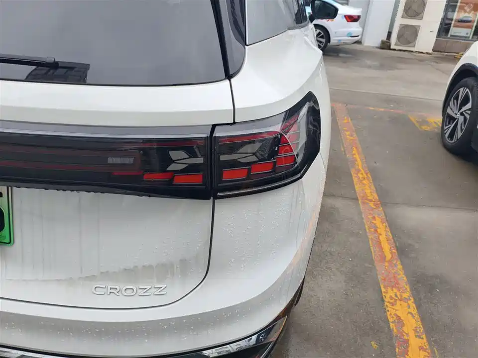 Volkswagen ID.6 CROZZ