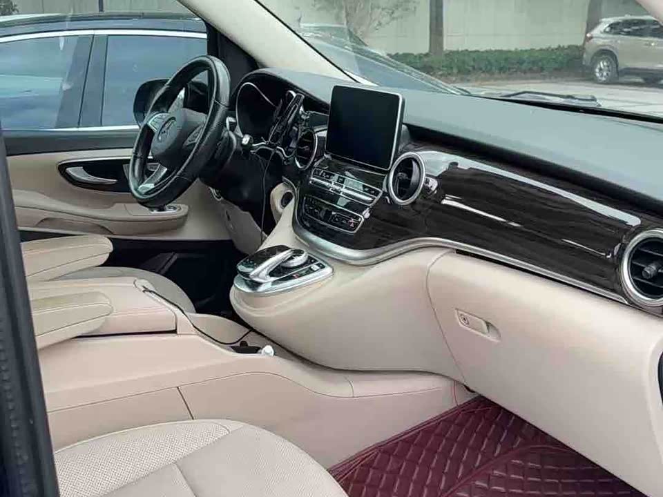 Mercedes-Benz V-class