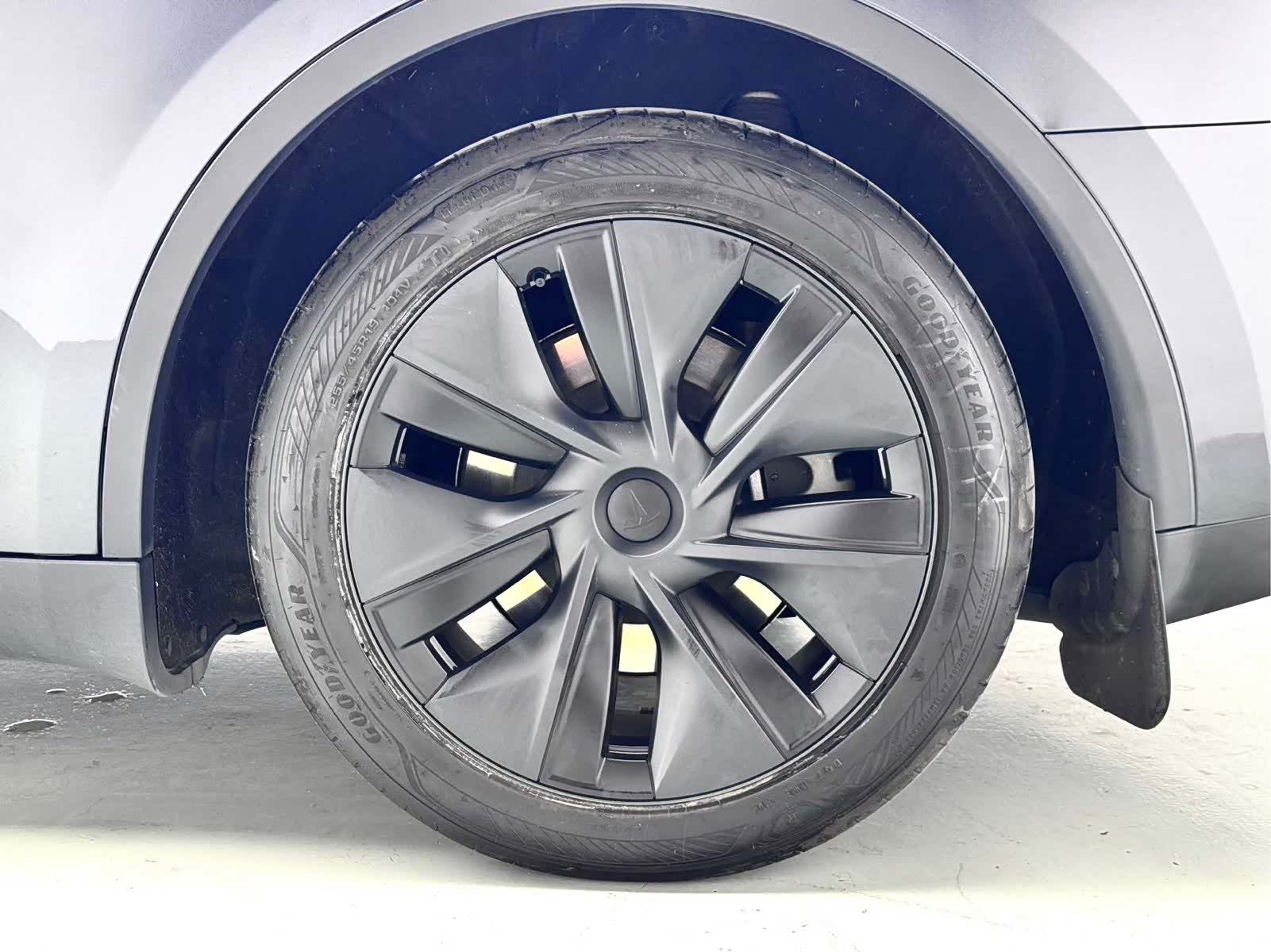 Tesla Model Y, 2025 8