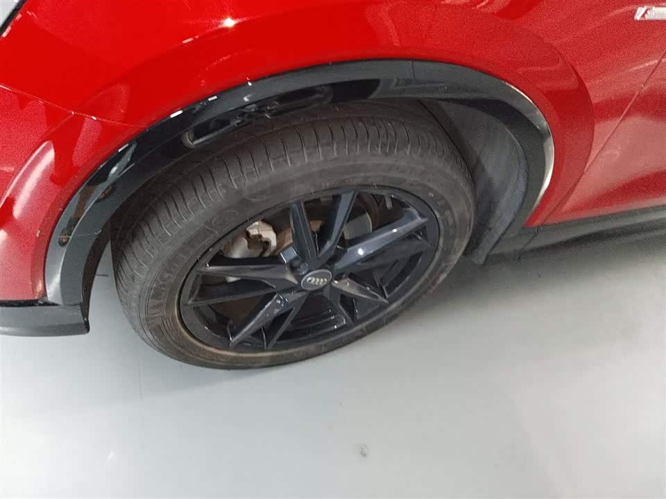 Audi Q2L Audi Q2L