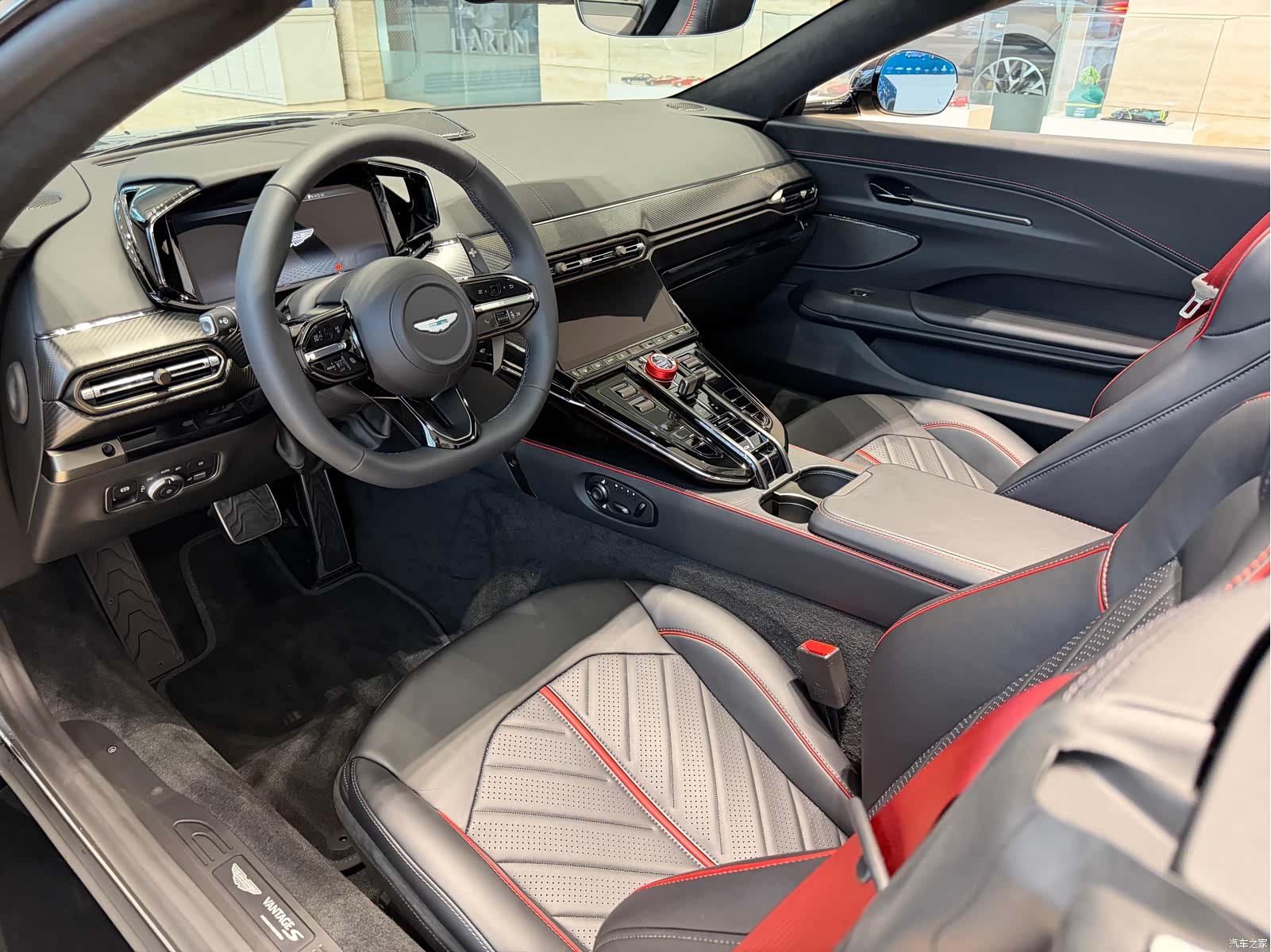 Aston Martin Vantage, 2026 11