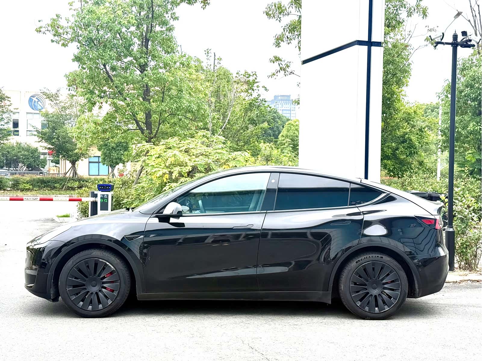 Tesla Model Y, 2023 2