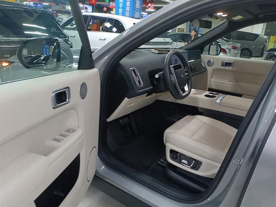 Li Auto Ideal L8