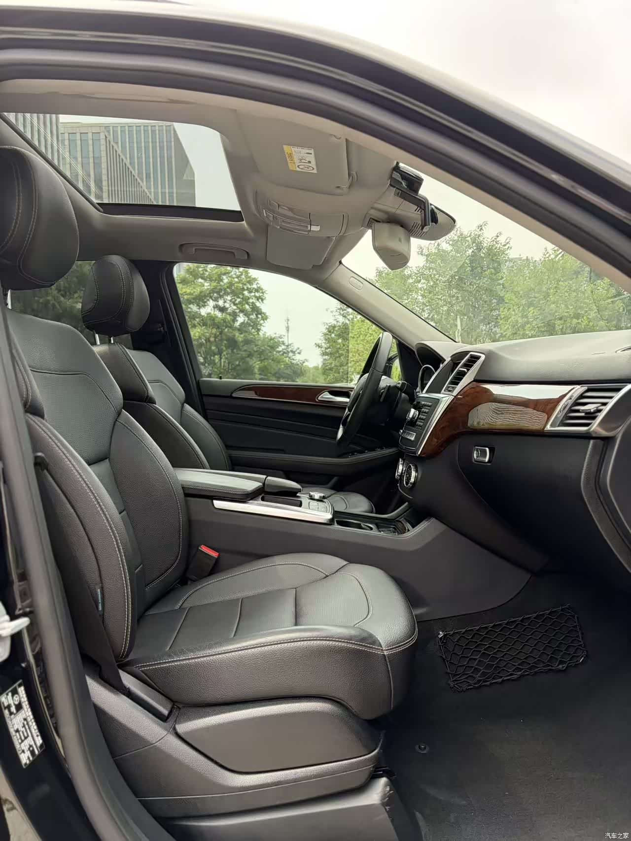 Mercedes-Benz M-Class, 2015 11