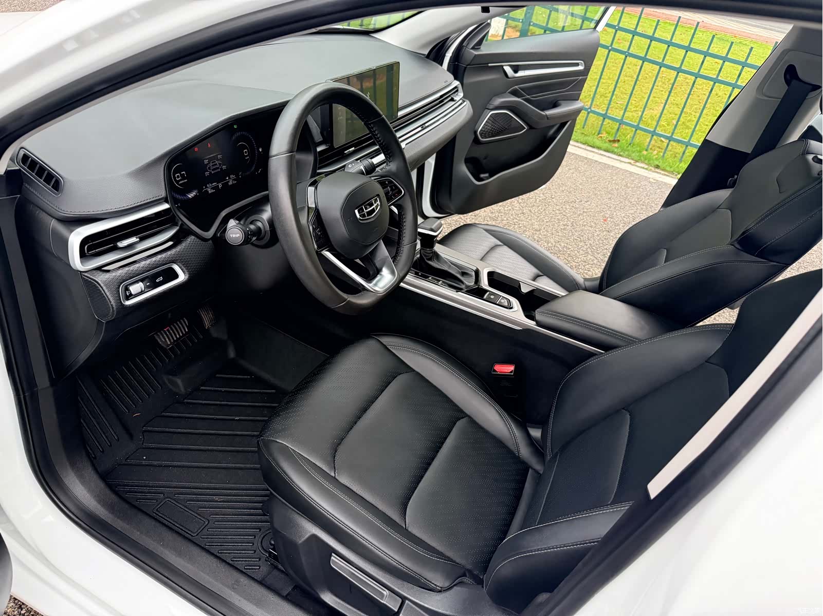 Geely Emgrand, 2023 20