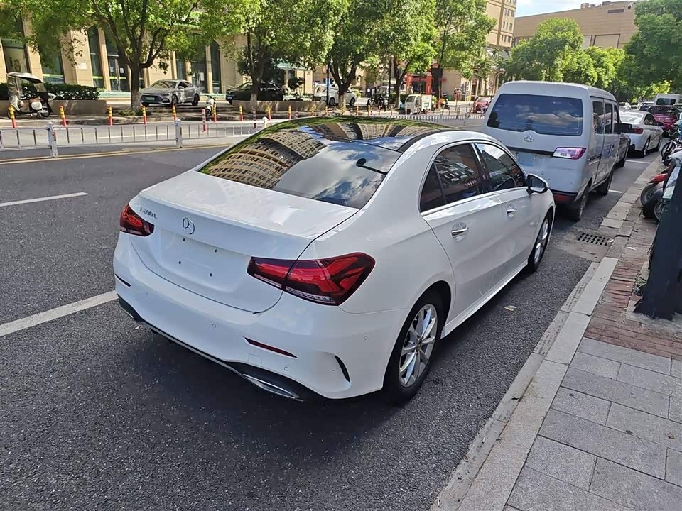 Mercedes-Benz Class A Mercedes-Benz Class A