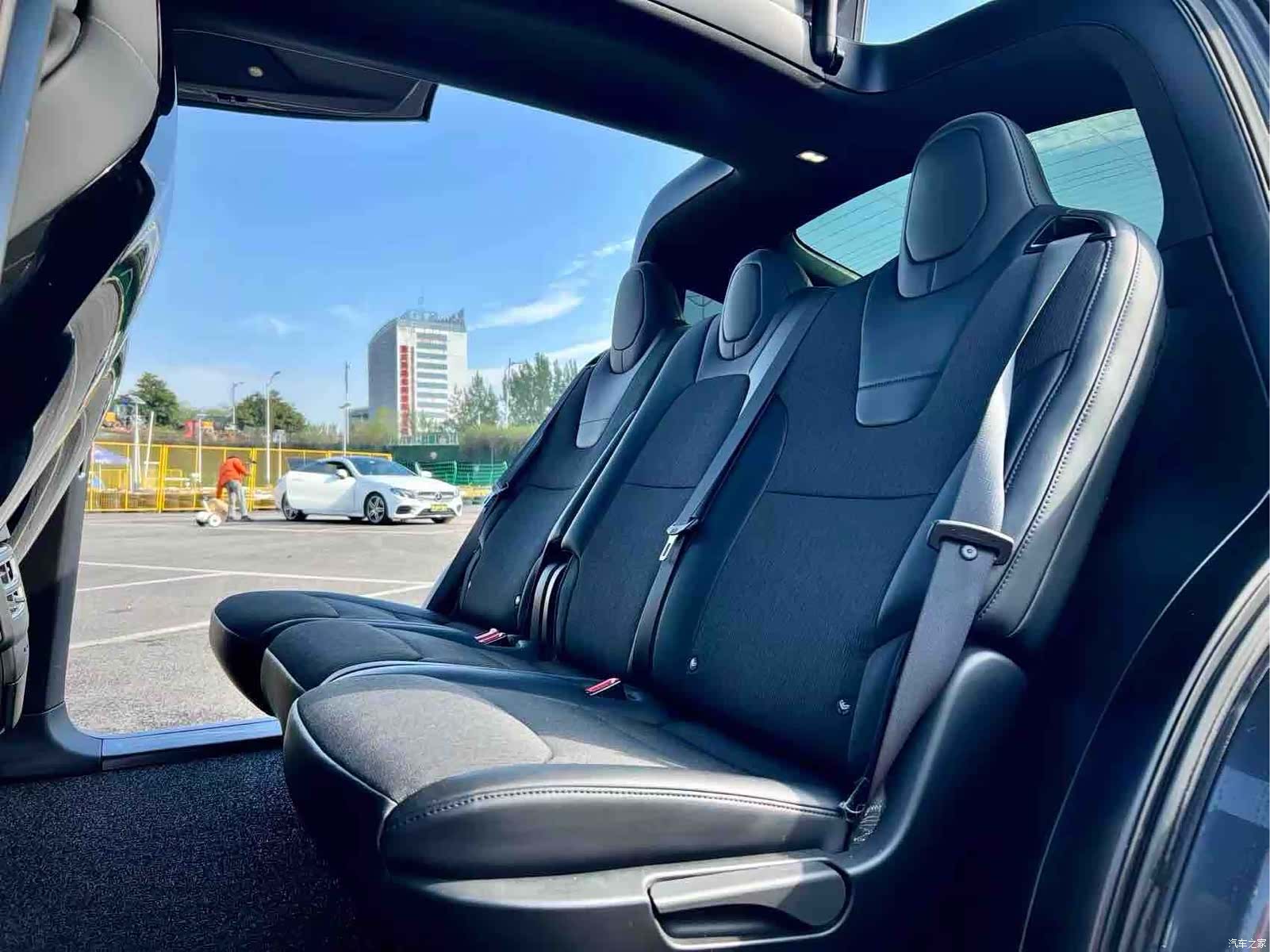 Tesla Model X, 2017 12