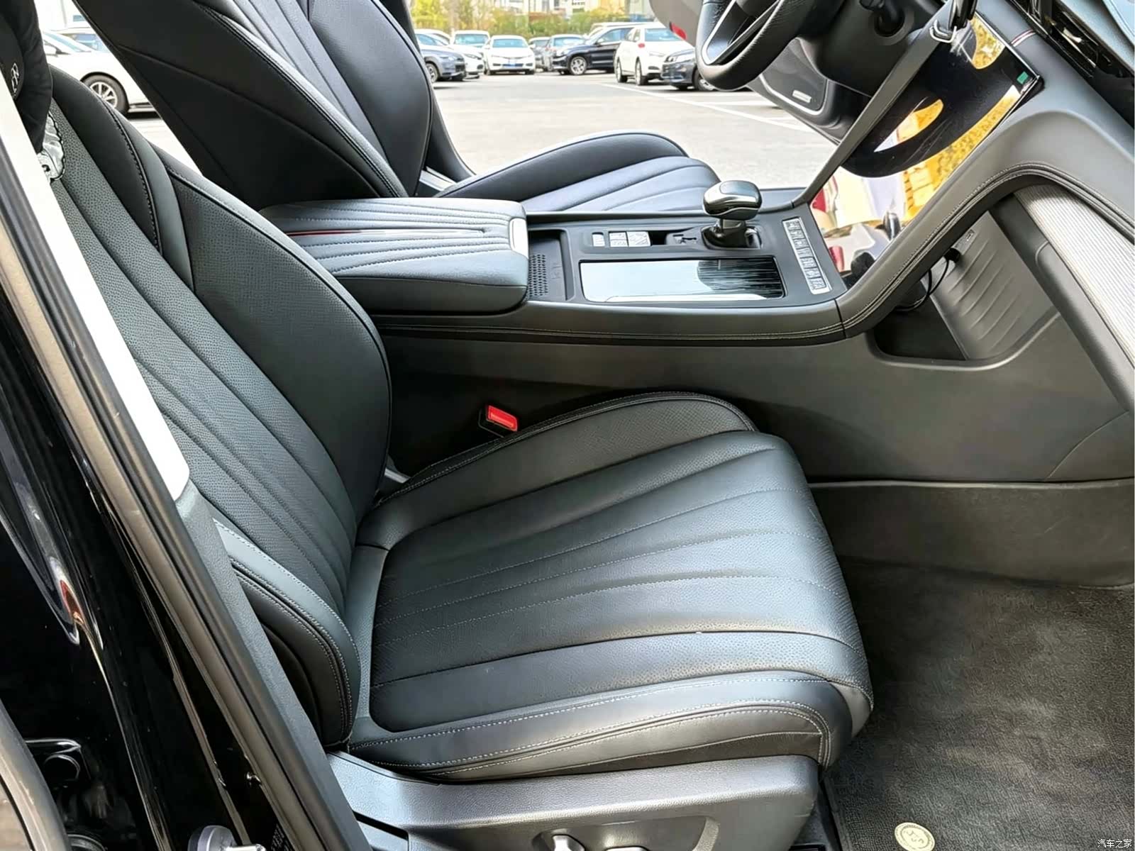 Hongqi H5, 2024 6