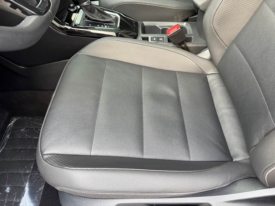 Volkswagen T-ROC exploring Songs