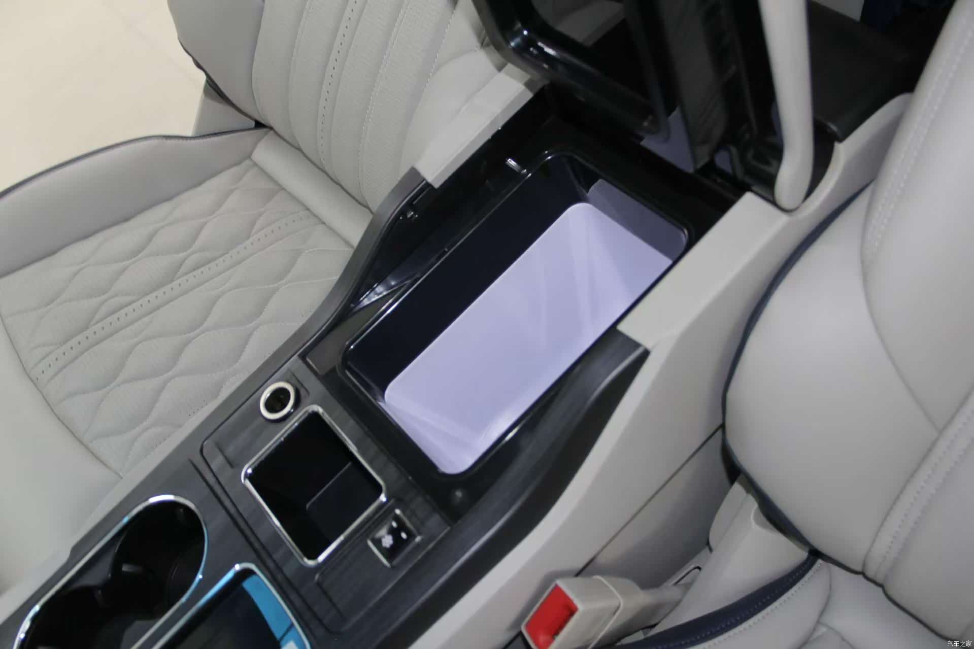 Buick GL8, 2022 11