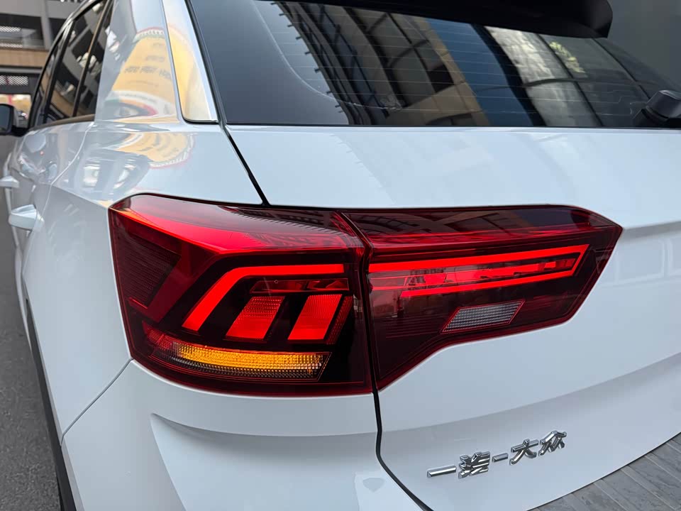 Volkswagen T-ROC exploring Songs