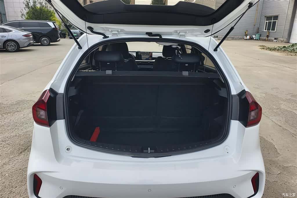 Geely X3, 2022 4