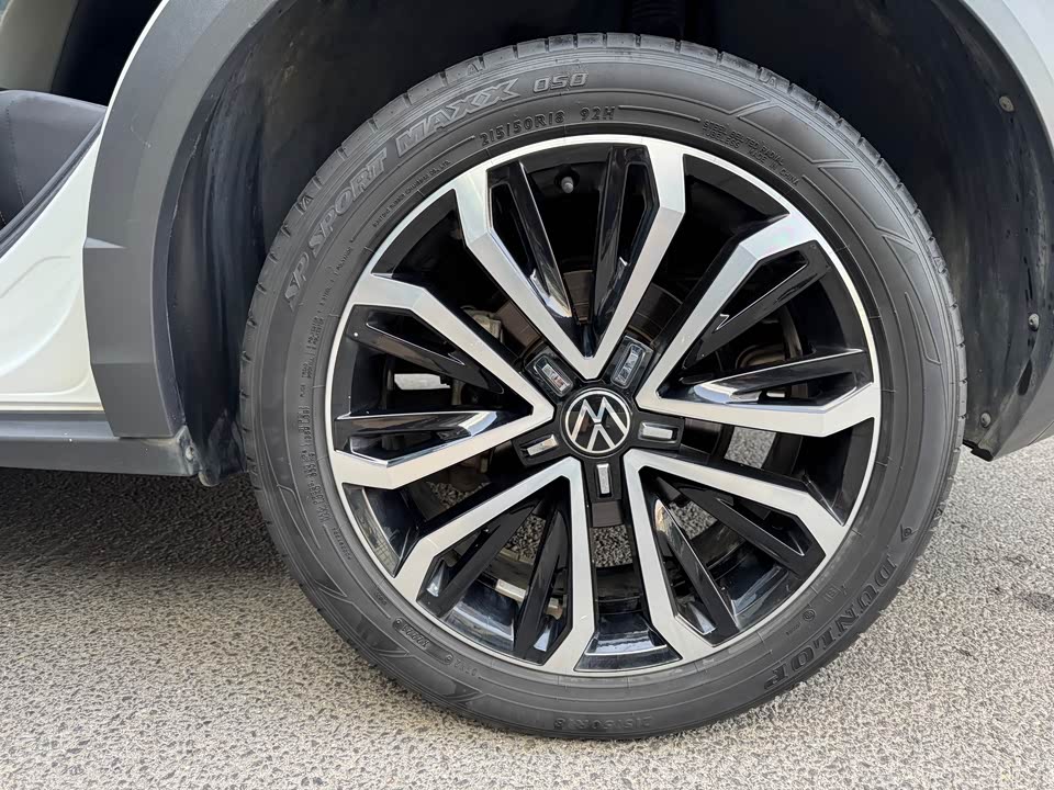 Volkswagen T-ROC exploring Songs