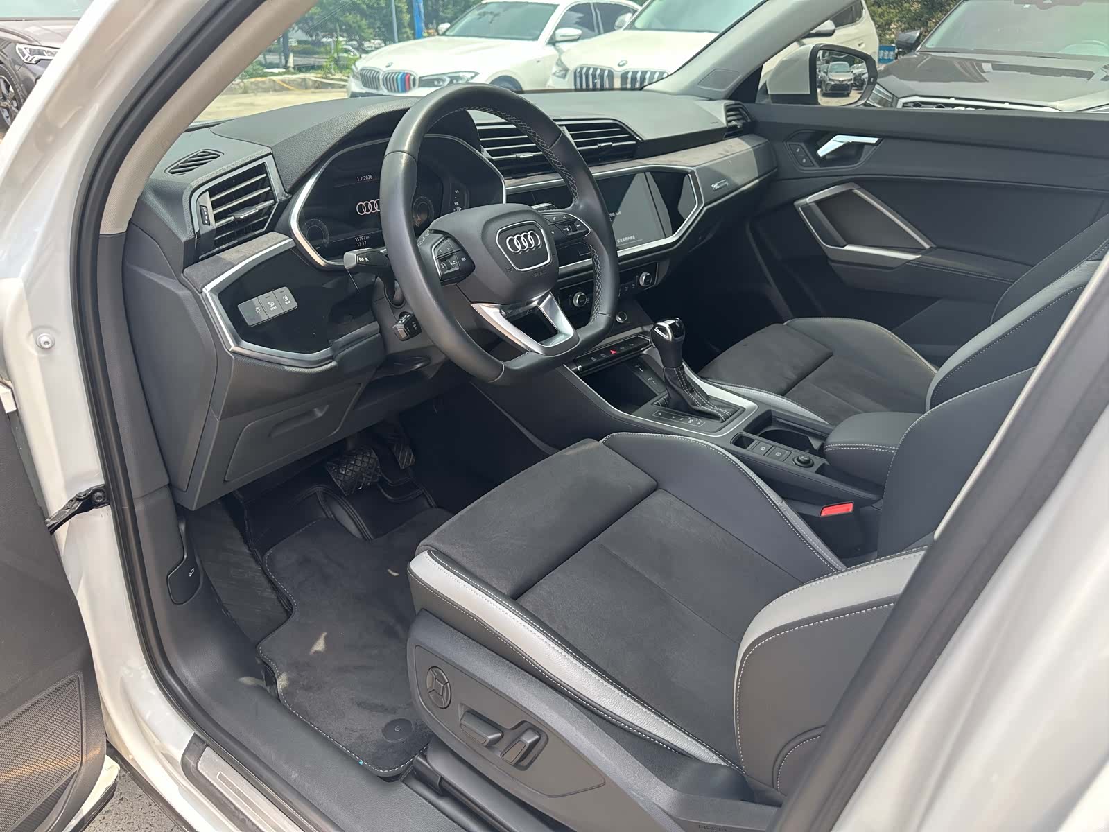 Audi Q3, 2022 4