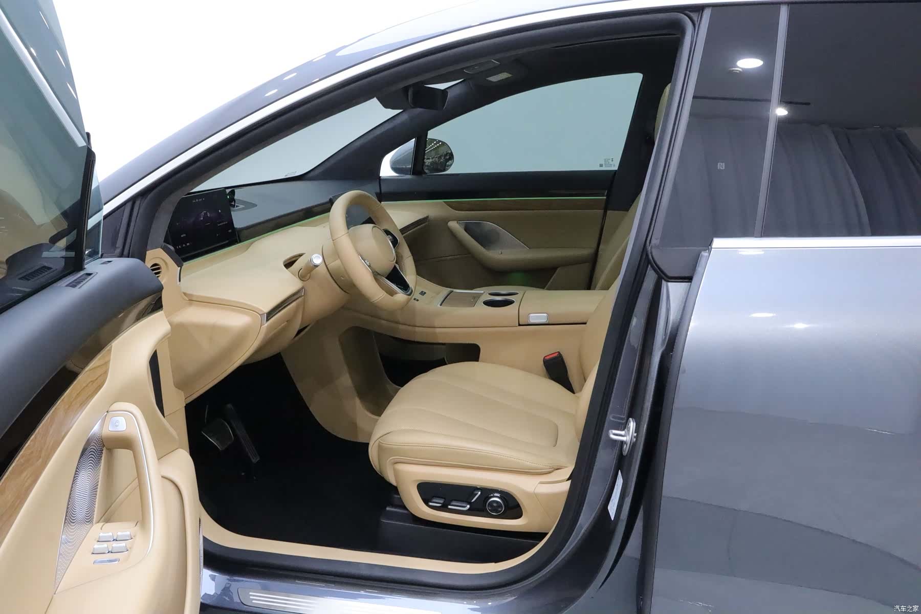 Luxeed R7, 2025 14