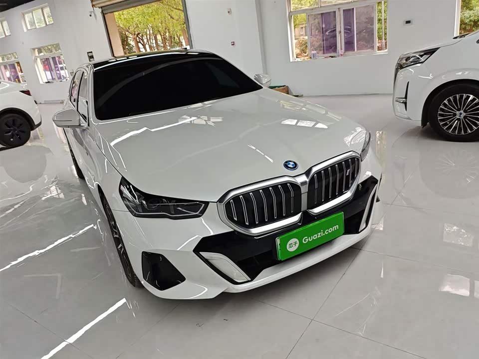 BMW i5